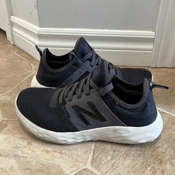 Womens New Balance Shoes - Picture 3 of 6
